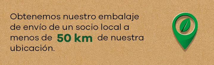 Símbolo de ubicación verde con hoja y texto: embalaje procedente de un socio a menos de 50 km para reducir emisiones.