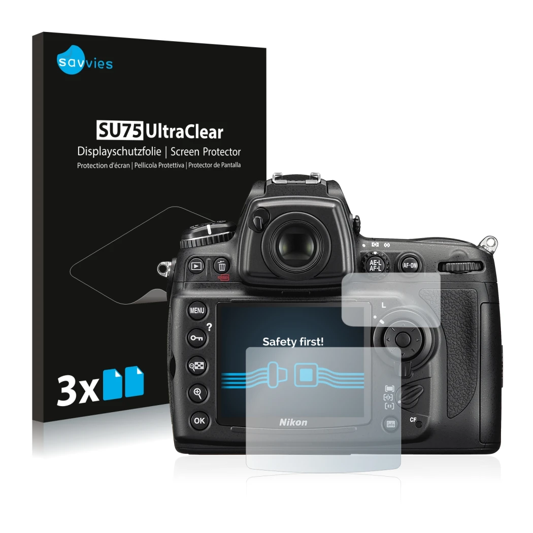 Parte frontal de un envase de producto con el logotipo de la marca Savvies. Al lado se muestra el dispositivo Nikon D700 con s