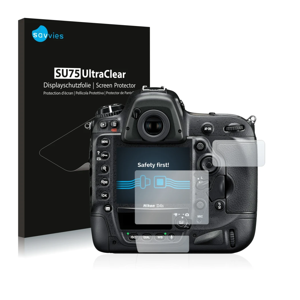 Parte frontal de un envase de producto con el logotipo de la marca Savvies. Al lado se muestra el dispositivo Nikon D4S con su