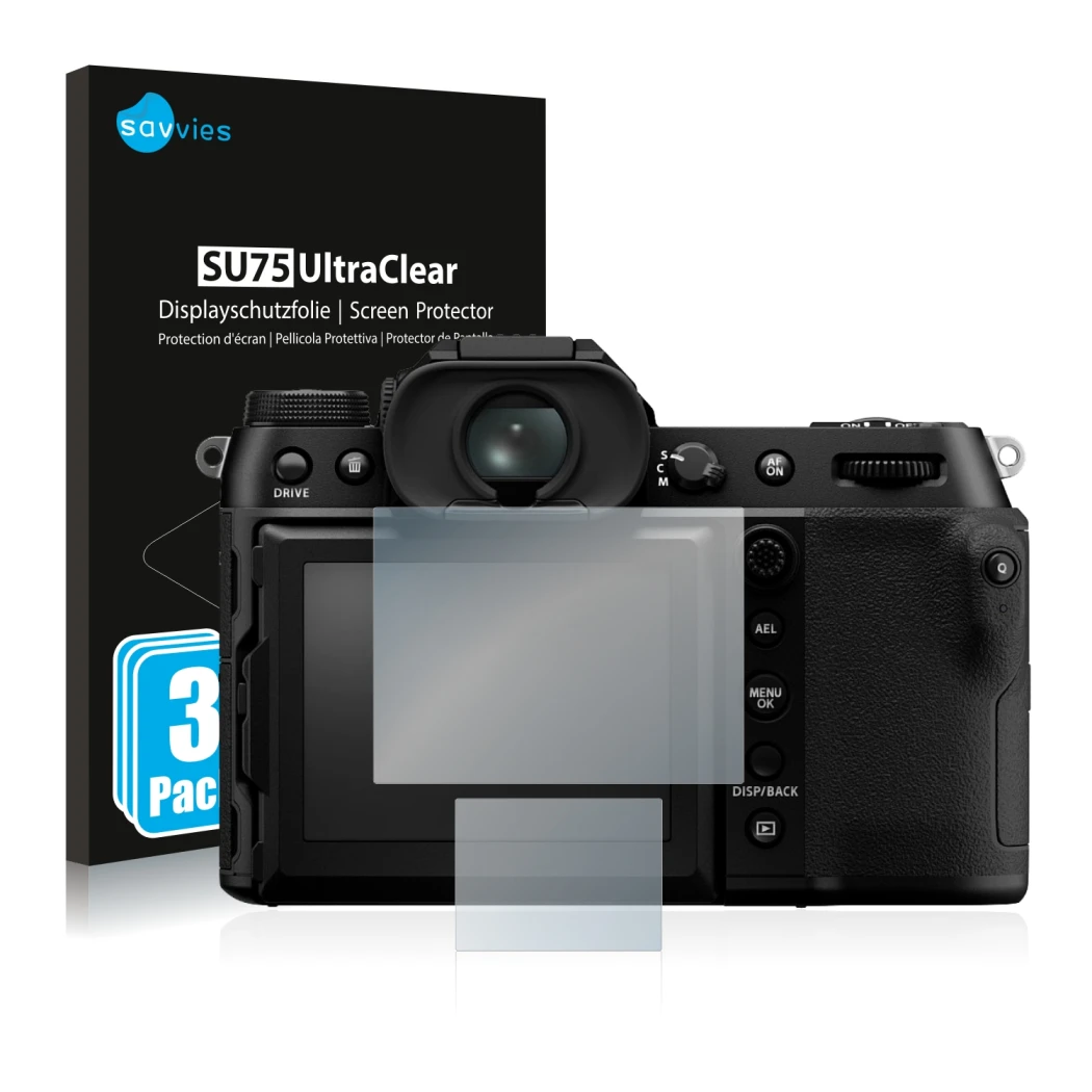 Parte frontal de un envase de producto con el logotipo de la marca Savvies. Al lado se muestra el dispositivo Fujifilm GFX100S