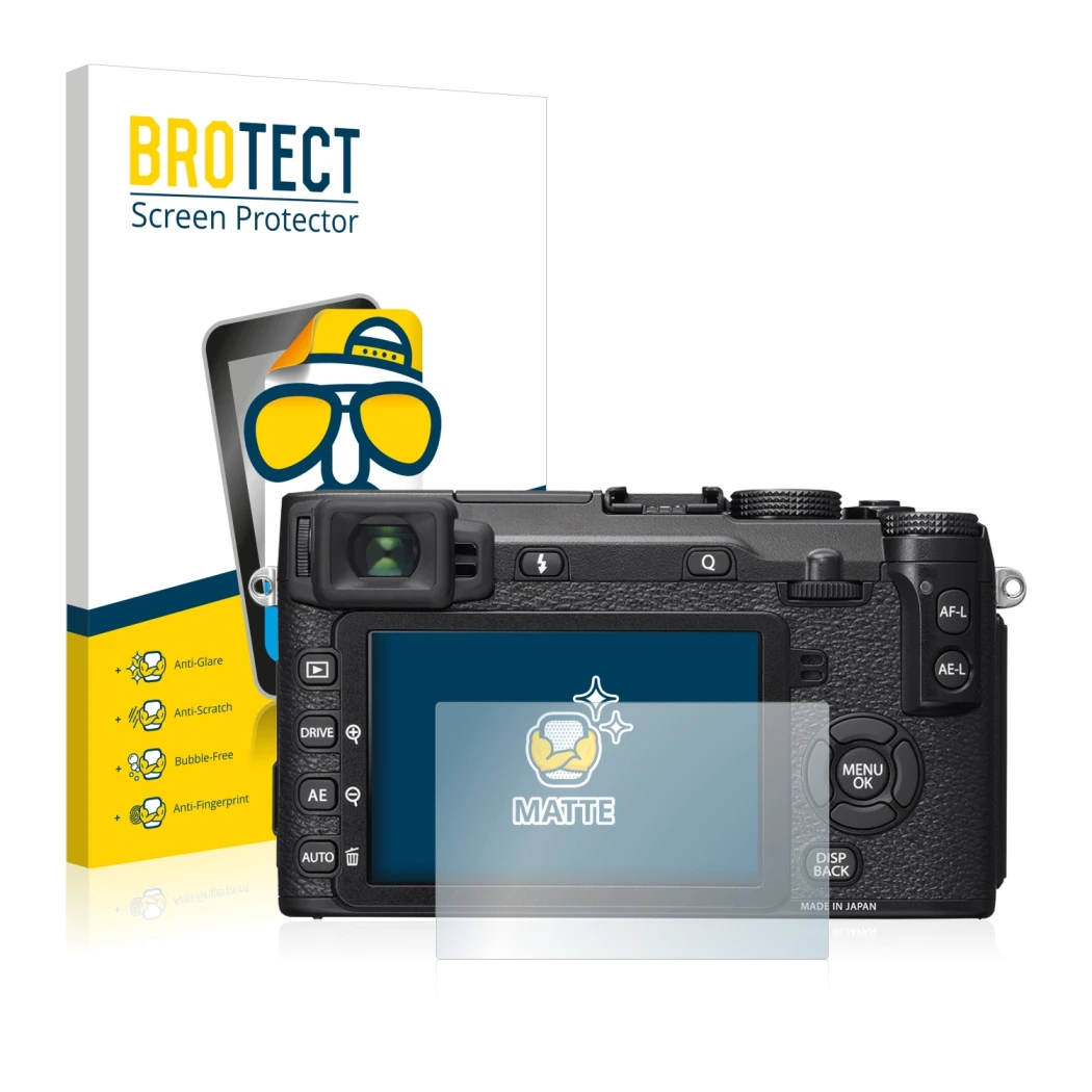 Parte frontal de un envase de producto con el logotipo de la marca BROTECT. Al lado se muestra el dispositivo Fujifilm X-E2S c