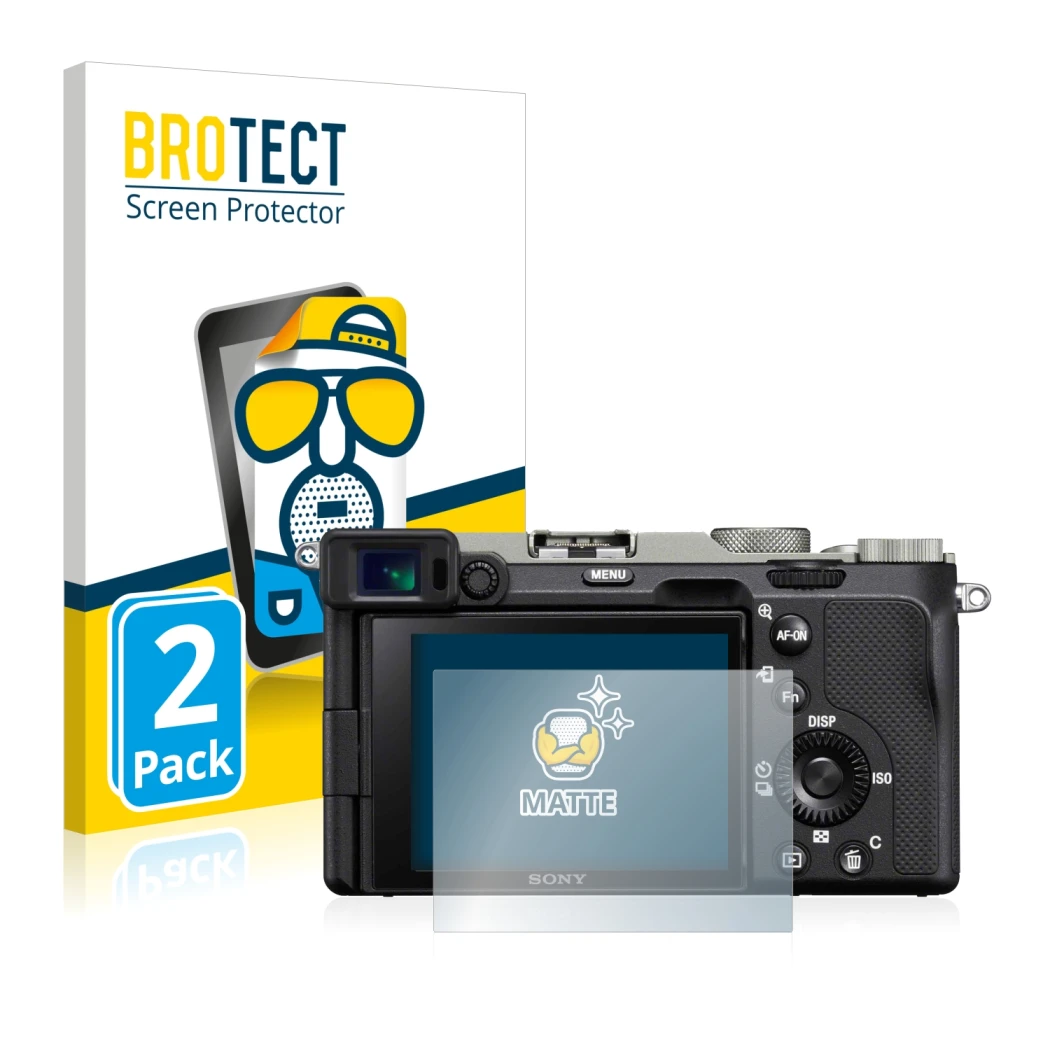 Parte frontal de un envase de producto con el logotipo de la marca BROTECT. Al lado se muestra el dispositivo Sony Alpha 7C co