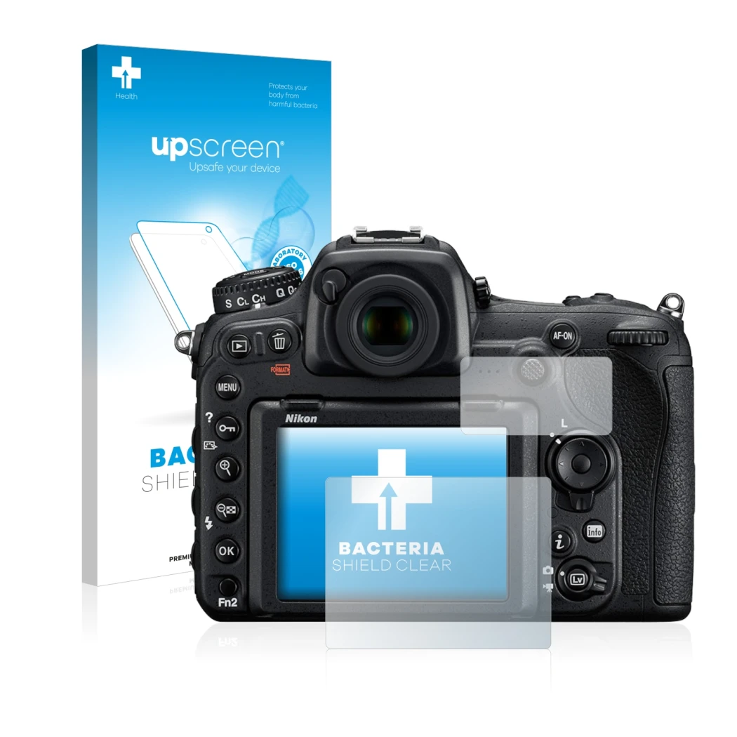 Parte frontal de un envase de producto con el logotipo de la marca upscreen. Al lado se muestra el dispositivo Nikon D500 con