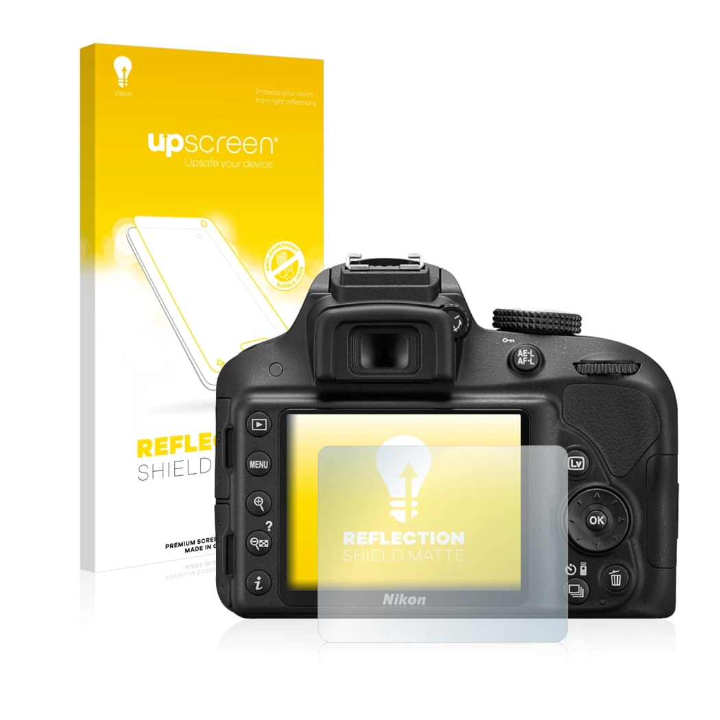 Parte frontal de un envase de producto con el logotipo de la marca upscreen. Al lado se muestra el dispositivo Nikon D3300 con
