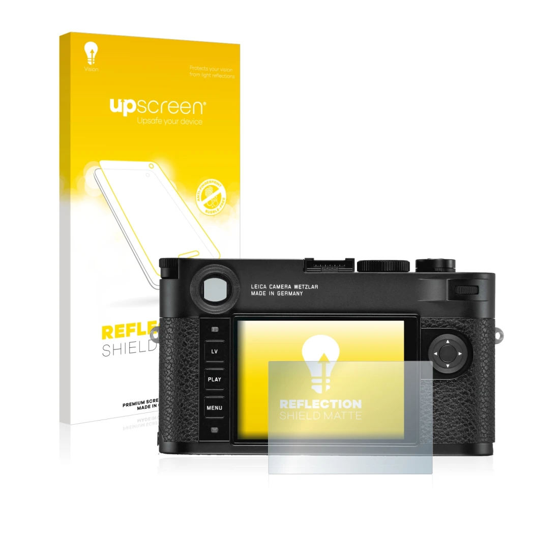 Parte frontal de un envase de producto con el logotipo de la marca upscreen. Al lado se muestra el dispositivo Leica M10-R con