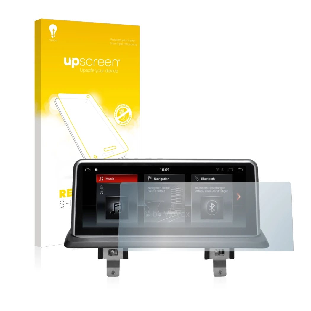 Parte frontal de un envase de producto con el logotipo de la marca upscreen. Al lado se muestra el dispositivo BMW 1 E88 2004-