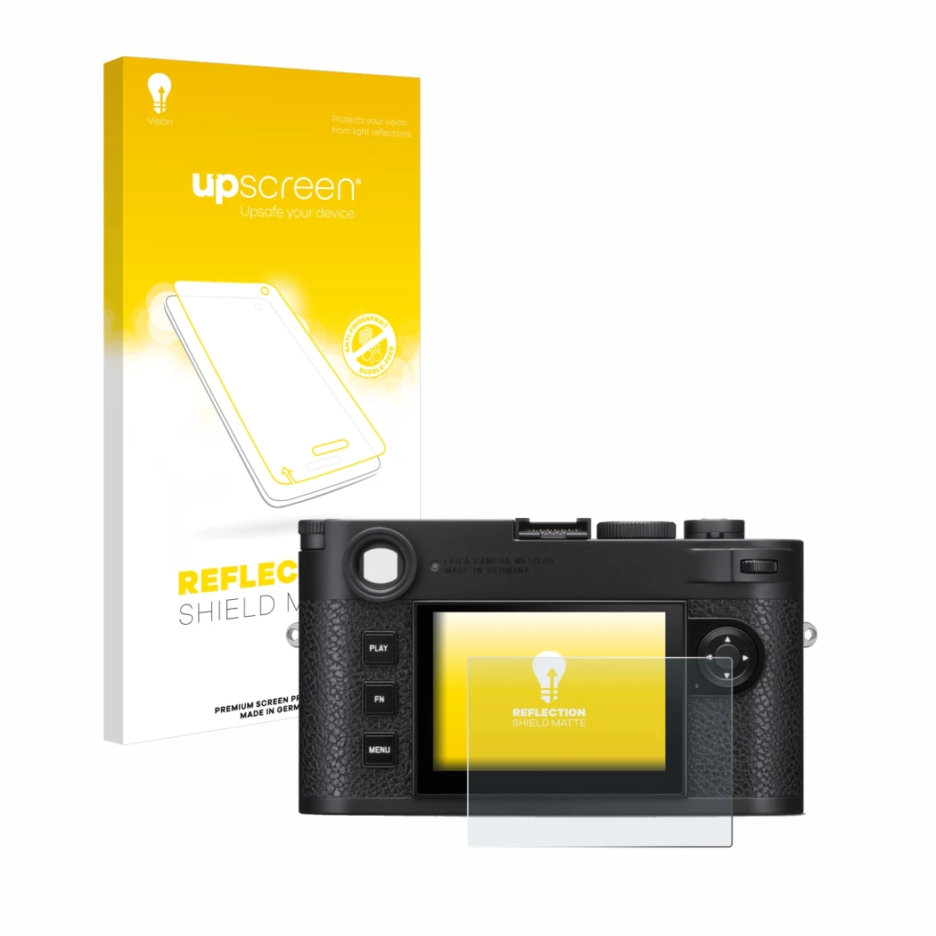 Parte frontal de un envase de producto con el logotipo de la marca upscreen. Al lado se muestra el dispositivo Leica M11 con s