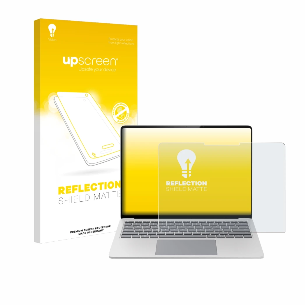 Parte frontal de un envase de producto con el logotipo de la marca upscreen. Al lado se muestra el dispositivo Microsoft Surfa