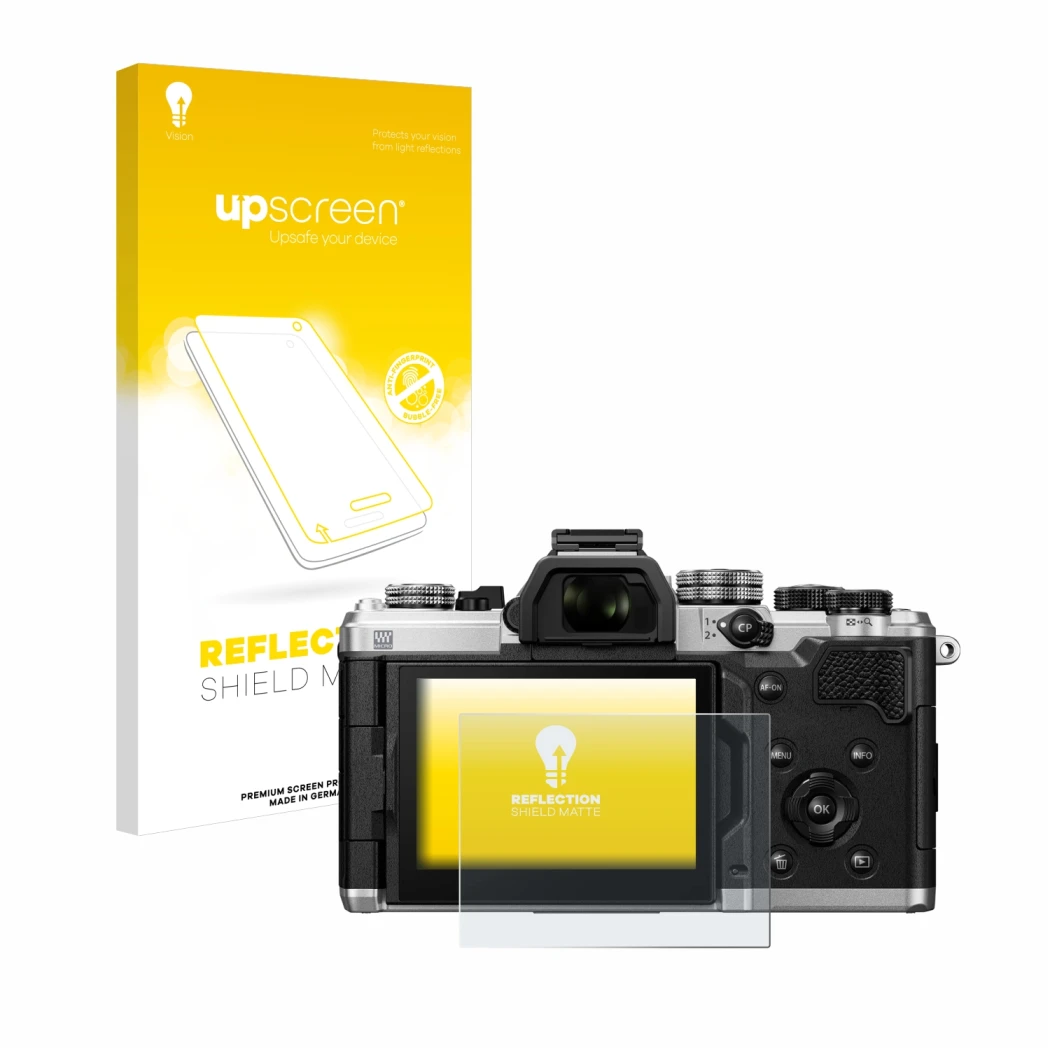 Parte frontal de un envase de producto con el logotipo de la marca upscreen. Al lado se muestra el dispositivo OM System OM-3