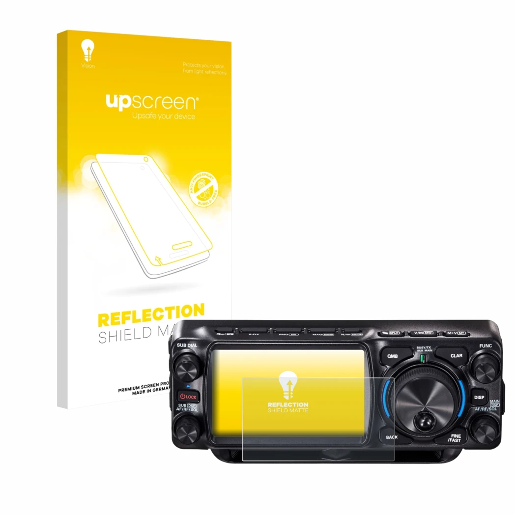 Parte frontal de un envase de producto con el logotipo de la marca upscreen. Al lado se muestra el dispositivo Yaesu FTX-1 con