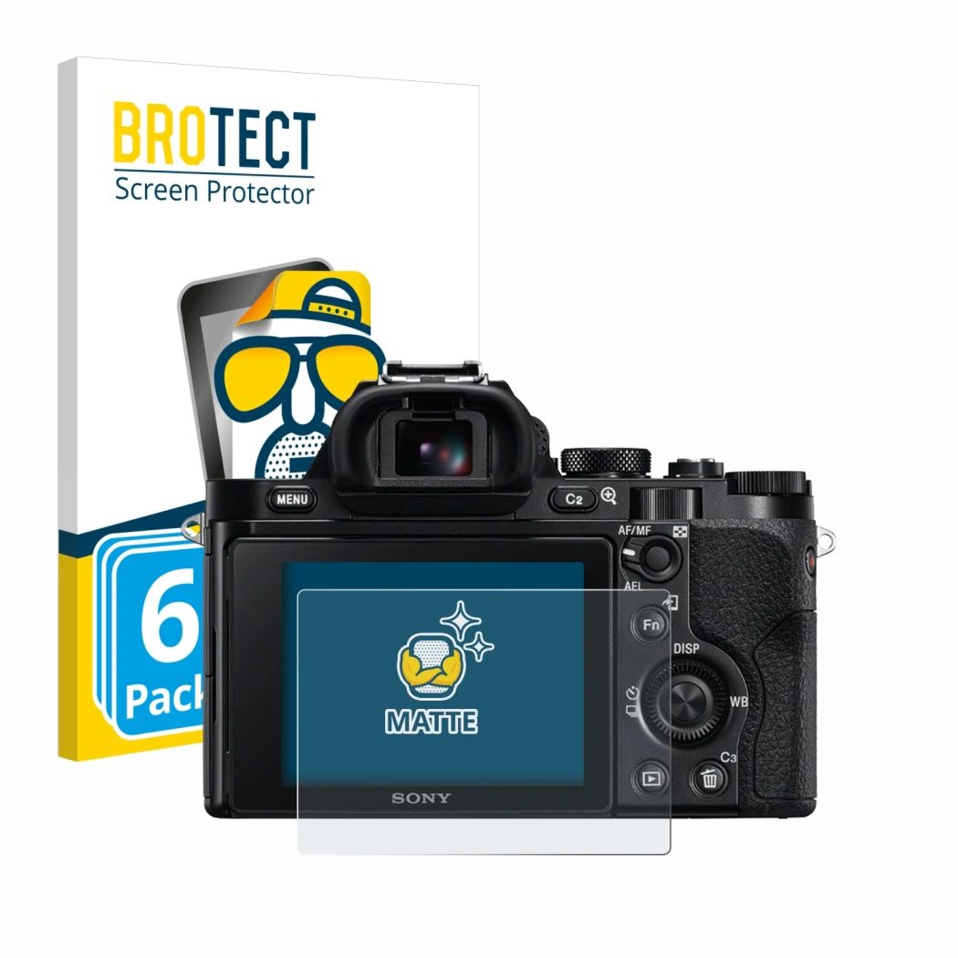 Parte frontal de un envase de producto con el logotipo de la marca BROTECT. Al lado se muestra el dispositivo Sony Alpha 7 (IL