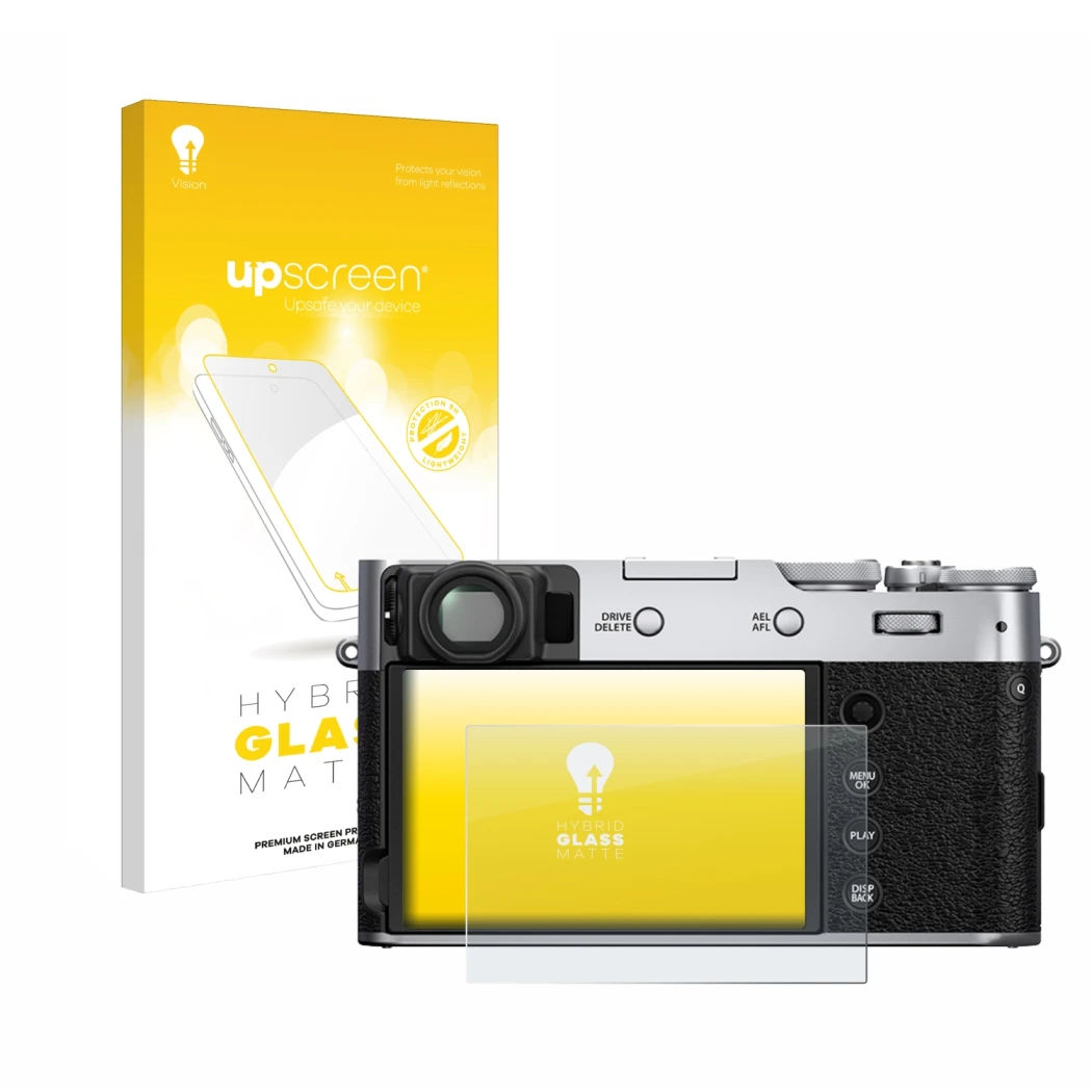 Parte frontal de un envase de producto con el logotipo de la marca upscreen. Al lado se muestra el dispositivo Fujifilm X100V 