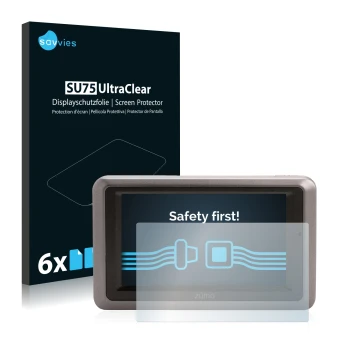 Parte frontal de un envase de producto con el logotipo de la marca Savvies. Al lado se muestra el dispositivo Garmin zumo 660 