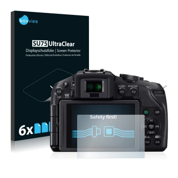 Parte frontal de un envase de producto con el logotipo de la marca Savvies. Al lado se muestra el dispositivo Panasonic Lumix 