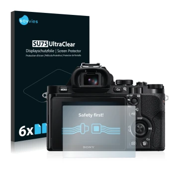 Parte frontal de un envase de producto con el logotipo de la marca Savvies. Al lado se muestra el dispositivo Sony Alpha 7S co