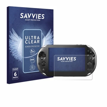Parte frontal de un envase de producto con el logotipo de la marca Savvies. Al lado se muestra el dispositivo Sony Playstation