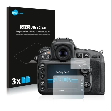 Parte frontal de un envase de producto con el logotipo de la marca Savvies. Al lado se muestra el dispositivo Nikon D810 con s