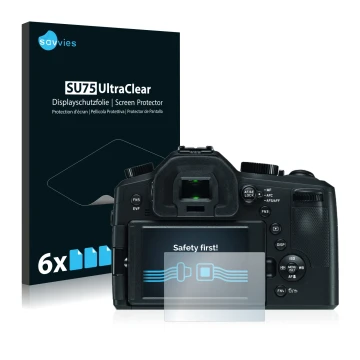Parte frontal de un envase de producto con el logotipo de la marca Savvies. Al lado se muestra el dispositivo Leica V-LUX (Typ