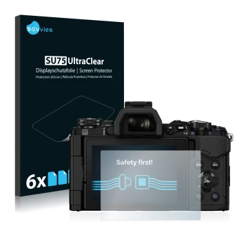 Parte frontal de un envase de producto con el logotipo de la marca Savvies. Al lado se muestra el dispositivo Olympus OM-D E-M