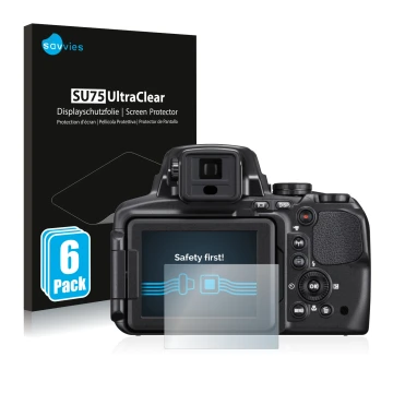 Parte frontal de un envase de producto con el logotipo de la marca Savvies. Al lado se muestra el dispositivo Nikon Coolpix P9