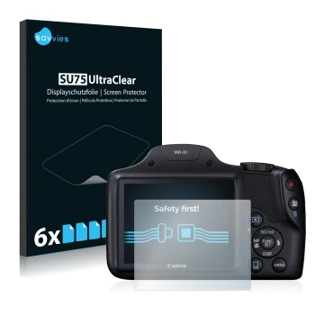 Parte frontal de un envase de producto con el logotipo de la marca Savvies. Al lado se muestra el dispositivo Canon PowerShot 