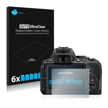 Parte frontal de un envase de producto con el logotipo de la marca Savvies. Al lado se muestra el dispositivo Nikon D5500 con 