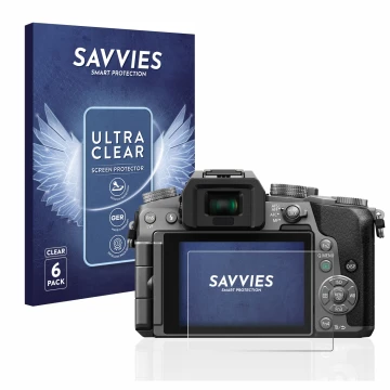 Parte frontal de un envase de producto con el logotipo de la marca Savvies. Al lado se muestra el dispositivo Panasonic Lumix 