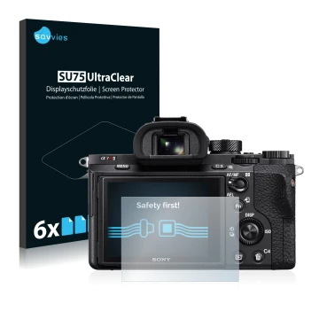 Parte frontal de un envase de producto con el logotipo de la marca Savvies. Al lado se muestra el dispositivo Sony Alpha 7R II