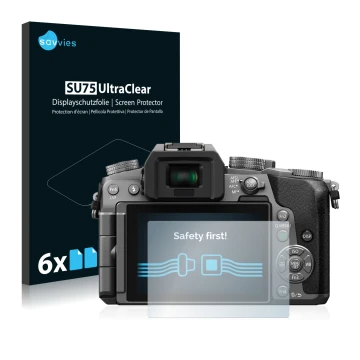 Parte frontal de un envase de producto con el logotipo de la marca Savvies. Al lado se muestra el dispositivo Panasonic Lumix 