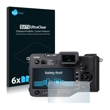 Parte frontal de un envase de producto con el logotipo de la marca Savvies. Al lado se muestra el dispositivo Sigma SD Quattro