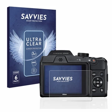 Parte frontal de un envase de producto con el logotipo de la marca Savvies. Al lado se muestra el dispositivo Nikon Coolpix B5