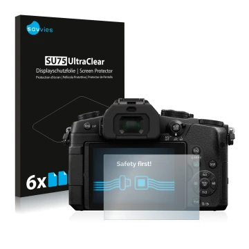 Parte frontal de un envase de producto con el logotipo de la marca Savvies. Al lado se muestra el dispositivo Panasonic Lumix 