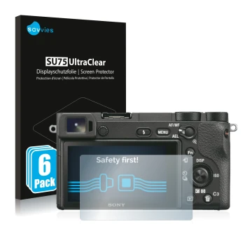 Parte frontal de un envase de producto con el logotipo de la marca Savvies. Al lado se muestra el dispositivo Sony Alpha 6500 