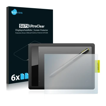 Parte frontal de un envase de producto con el logotipo de la marca Savvies. Al lado se muestra el dispositivo Wacom One s CTL-