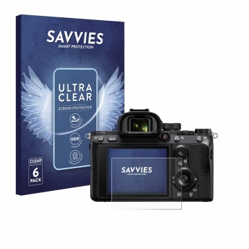 Parte frontal de un envase de producto con el logotipo de la marca Savvies. Al lado se muestra el dispositivo Sony Alpha 7 III