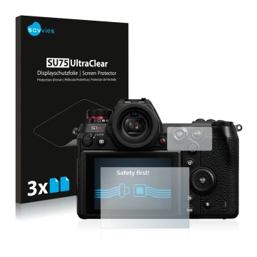 Parte frontal de un envase de producto con el logotipo de la marca Savvies. Al lado se muestra el dispositivo Panasonic Lumix 