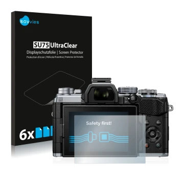 Parte frontal de un envase de producto con el logotipo de la marca Savvies. Al lado se muestra el dispositivo Olympus OM-D E-M