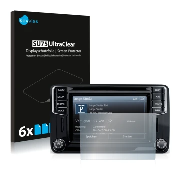 Parte frontal de un envase de producto con el logotipo de la marca Savvies. Al lado se muestra el dispositivo Volkswagen Amaro