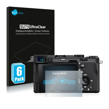 Parte frontal de un envase de producto con el logotipo de la marca Savvies. Al lado se muestra el dispositivo Sony A7C con su 