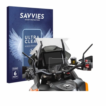 Parte frontal de un envase de producto con el logotipo de la marca Savvies. Al lado se muestra el dispositivo KTM 1290 Super A