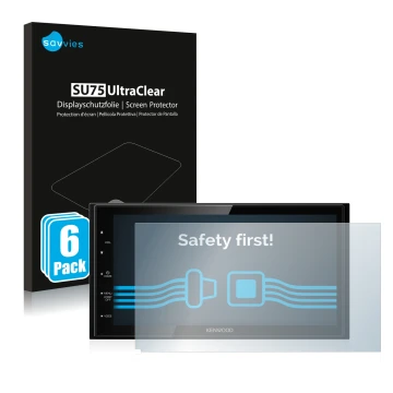 Parte frontal de un envase de producto con el logotipo de la marca Savvies. Al lado se muestra el dispositivo Kenwood DMX5020D