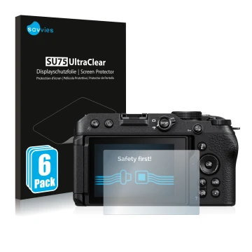 Parte frontal de un envase de producto con el logotipo de la marca Savvies. Al lado se muestra el dispositivo Nikon Z 30 con s