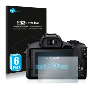 Parte frontal de un envase de producto con el logotipo de la marca Savvies. Al lado se muestra el dispositivo Canon EOS R50 co
