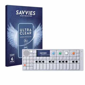 Parte frontal de un envase de producto con el logotipo de la marca Savvies. Al lado se muestra el dispositivo Teenage Engineer