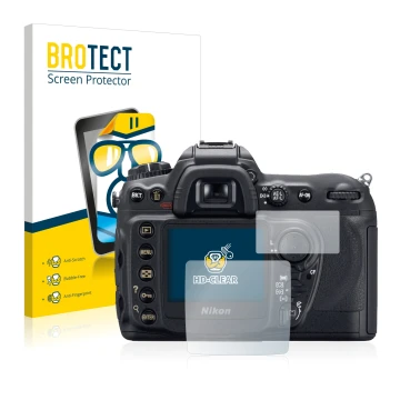 Parte frontal de un envase de producto con el logotipo de la marca BROTECT. Al lado se muestra el dispositivo Nikon D200 con s