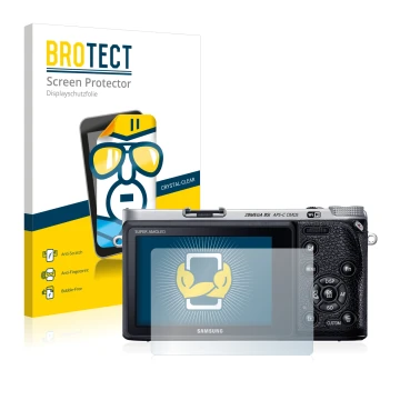 Parte frontal de un envase de producto con el logotipo de la marca BROTECT. Al lado se muestra el dispositivo Samsung NX500 co