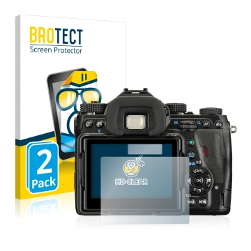 Parte frontal de un envase de producto con el logotipo de la marca BROTECT. Al lado se muestra el dispositivo Pentax K-1 con s