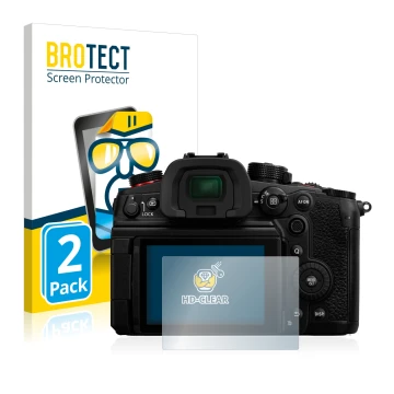 Parte frontal de un envase de producto con el logotipo de la marca BROTECT. Al lado se muestra el dispositivo Panasonic Lumix 