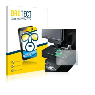 Parte frontal de un envase de producto con el logotipo de la marca BROTECT. Al lado se muestra el dispositivo Keyence IM-7030 