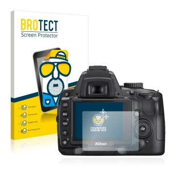 Parte frontal de un envase de producto con el logotipo de la marca BROTECT. Al lado se muestra el dispositivo Nikon D5000 con 